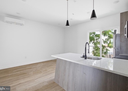 613 N Brooklyn Street - Photo 1