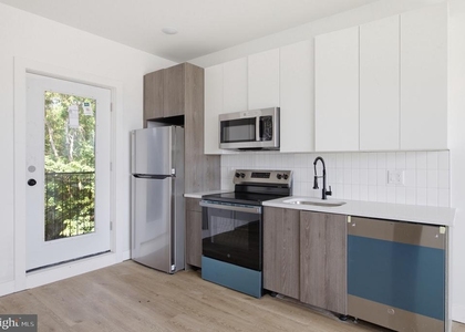 613 N Brooklyn Street - Photo 1