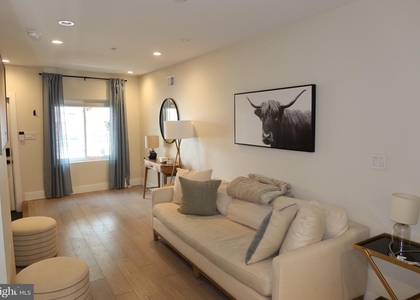 166 W Laurel Street - Photo 1