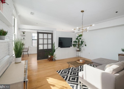 315 New Street - Photo 1
