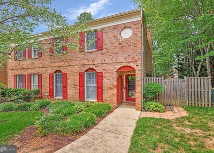 217 Heather Court - Photo 1
