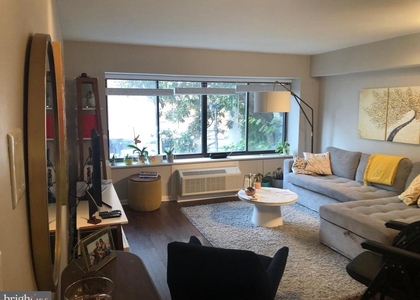 2405 I Street Nw - Photo 1
