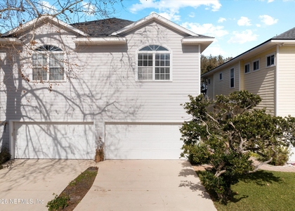 819 6th Avenue S - Photo 1