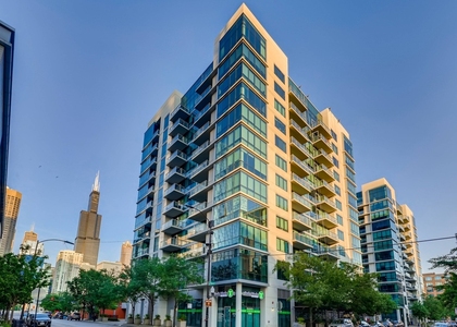 123 S Green Street - Photo 1