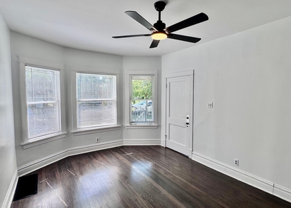 2047 N Lavergne Avenue - Photo 1