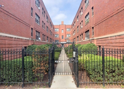 5748 N Winthrop Avenue - Photo 1