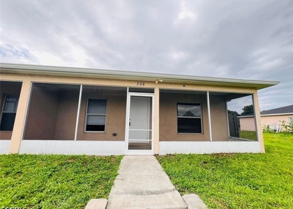 208 Hightower Avenue S - Photo 1