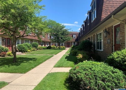 340 Sutton - Photo 1