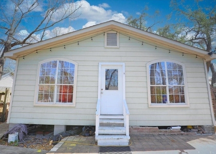 7211 Roswell Street N - Photo 1