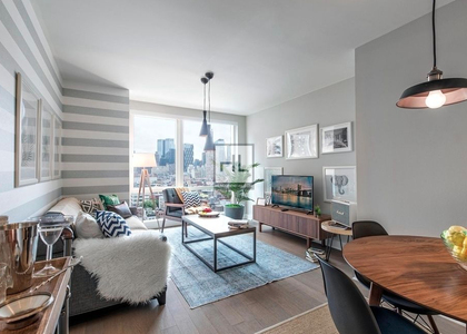West 42nd Street - Photo 1