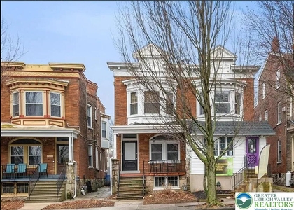 717 W Broad Street - Photo 1