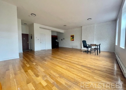 916 Broadway - Photo 1