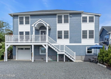 27 Arnold Avenue - Photo 1