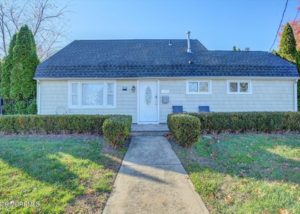 980 Woodgate Avenue - Photo 1