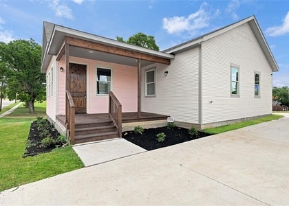 1022 E 9th Street - Photo 1