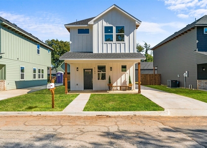612 1/2 N Robinson Street - Photo 1