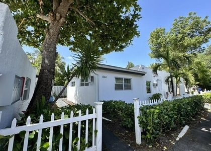 844 Ne 17th Way - Photo 1