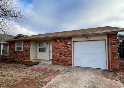 752 W Forest Drive - Photo 1