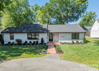 2528 Providence Road - Photo 1