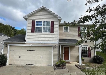 4828 Lynn Lee Circle - Photo 1