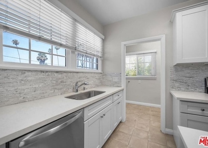 1223 1/2 4th Avenue - Photo 1