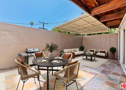 609 N Doheny Drive - Photo 1