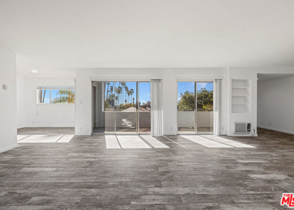 7560 Hollywood Boulevard - Photo 1