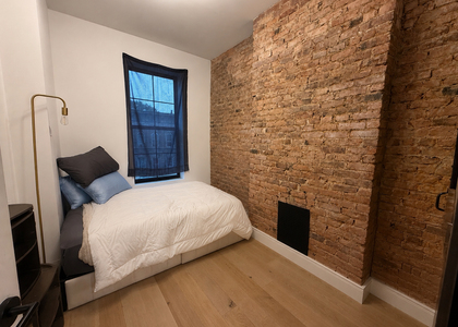725 Knickerbocker Avenue - Photo 1