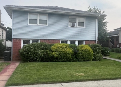348 E Beech Street - Photo 1