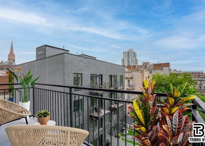 416 Lorimer Street - Photo 1
