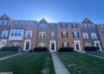 1118 Oakwood Street - Photo 1