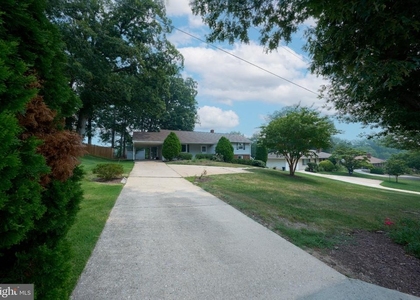 2924 Gracefield Road - Photo 1