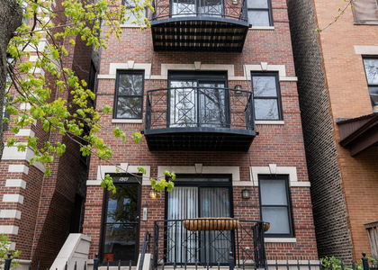 906 W Barry Avenue - Photo 1
