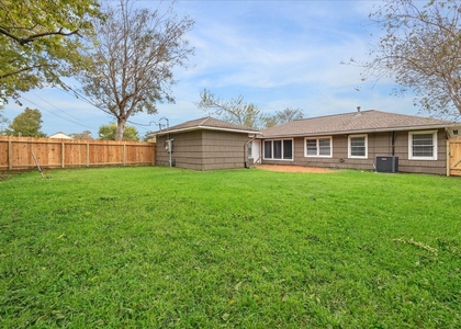 5237 Maple Street - Photo 1