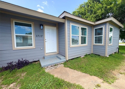 1717 W 4th Street - Photo 1