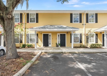 2927 Sw 35th Place - Photo 1