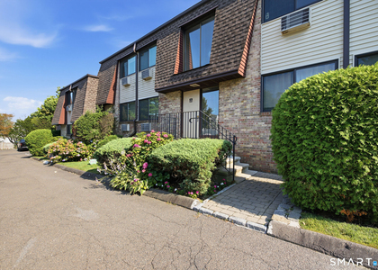 255 Strawberry Hill Avenue - Photo 1