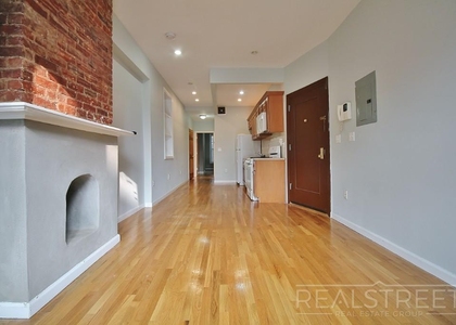 479 Hicks St - Photo 1
