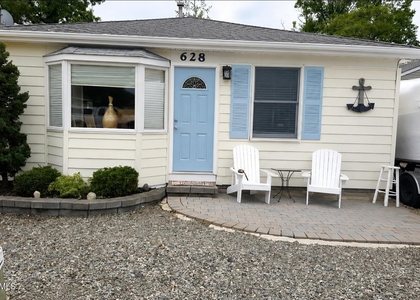 628 E Long Branch Avenue - Photo 1