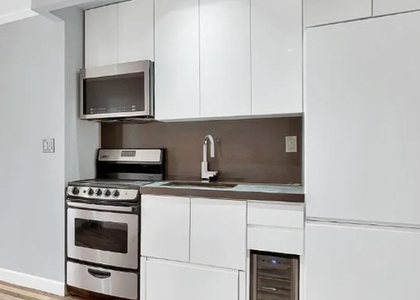 2 Avenue - Photo 1