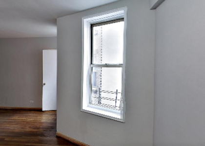 East 58 Street - Photo 1