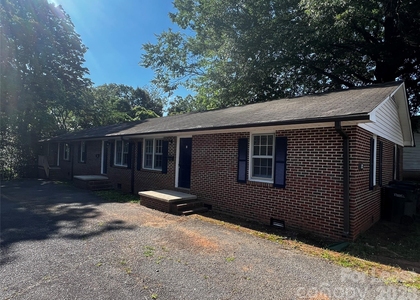 314 Hamilton Drive Ne - Photo 1