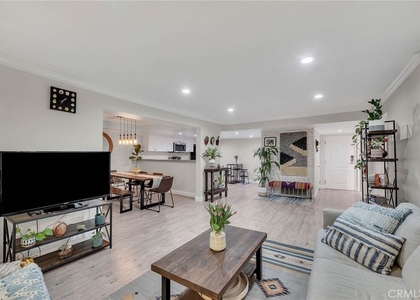 5009 Woodman Avenue - Photo 1