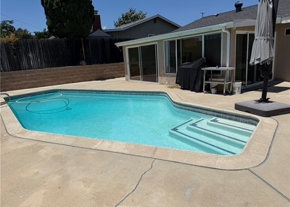 910 Orangewood - Photo 1