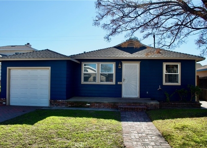 2528 W Flower Avenue - Photo 1