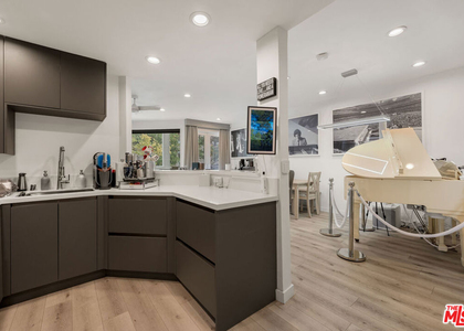 8601 W West Knoll Drive - Photo 1