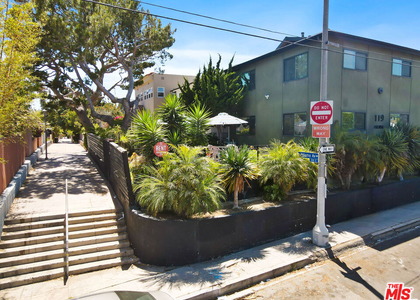 119 Paloma Avenue - Photo 1