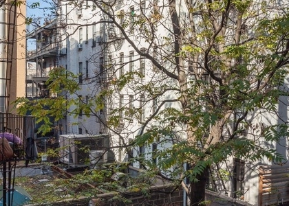 Avenue B - Photo 1