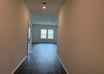 112 Crownover Cv - Photo 1