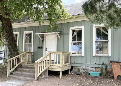 1113 E 2nd St - Photo 1